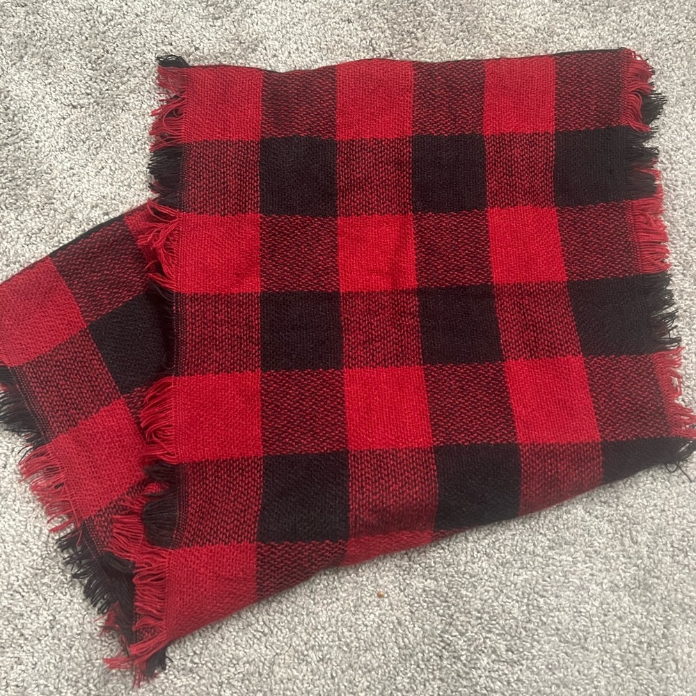 🎄🎅🏼Unbranded Plaid Figure 8 Scarf🎄🎅🏼